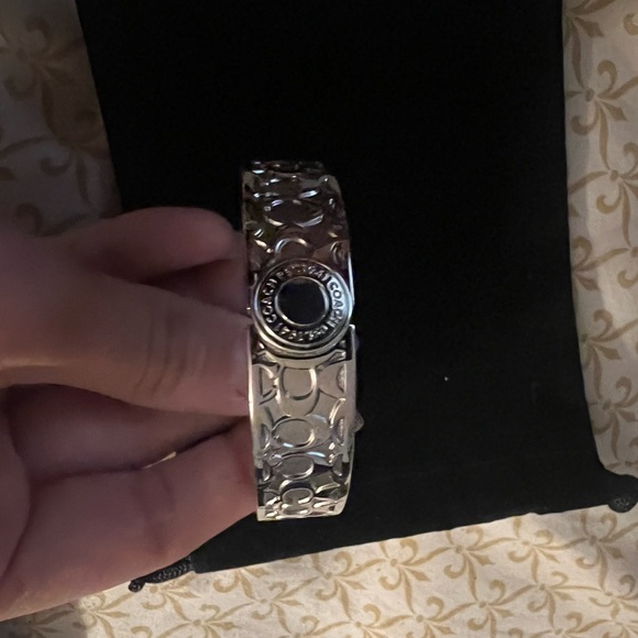 Coach silver bangle with clip closure - Picture 5 of 6